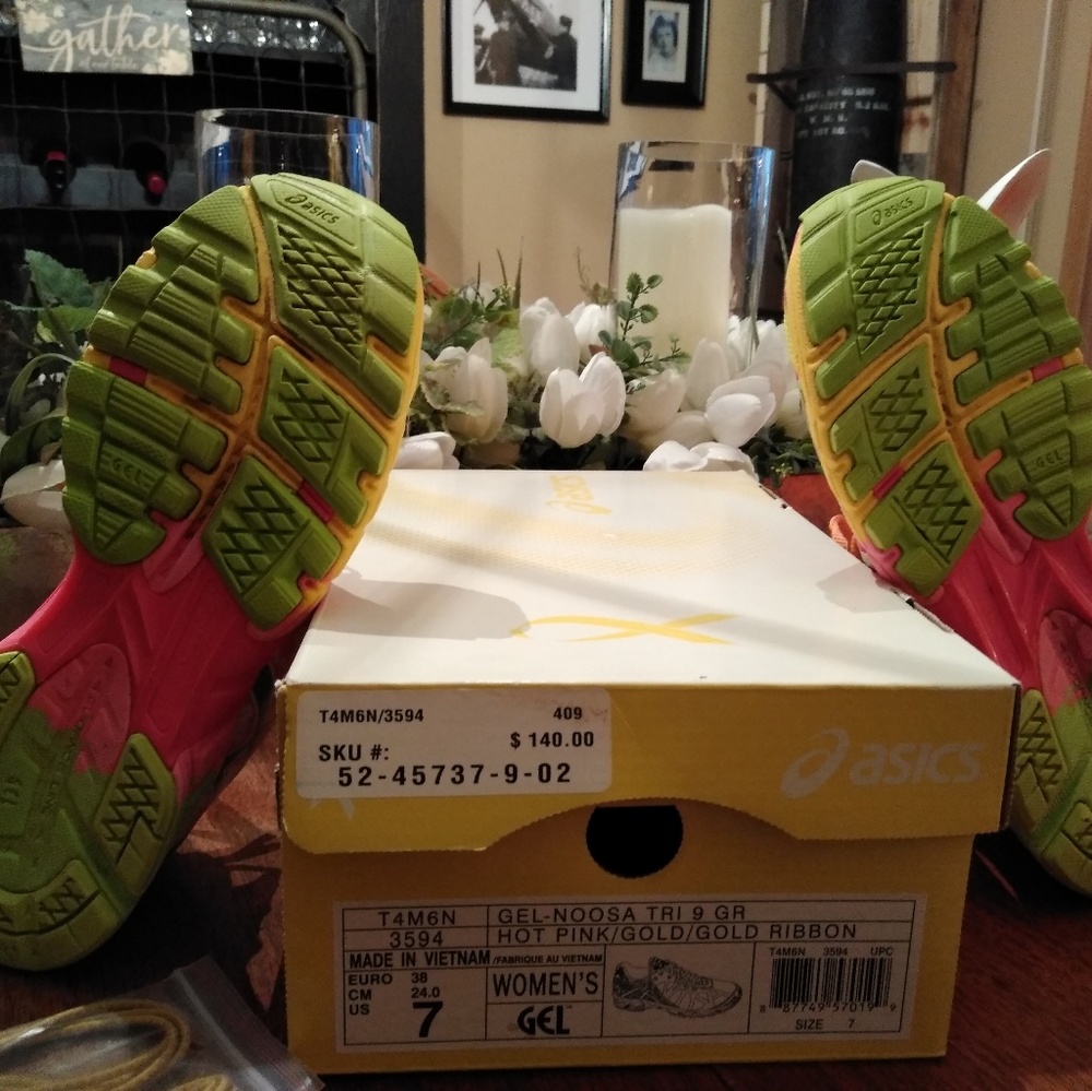 Women's Size 7 Gel-Noosa Tri 9 Asics Tennis Shoes